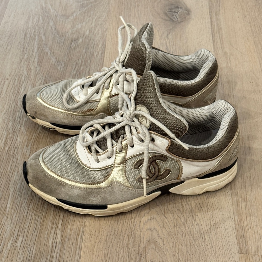 CHANEL Gray and White Sneakers 7.5us woman - Picture 2 of 16